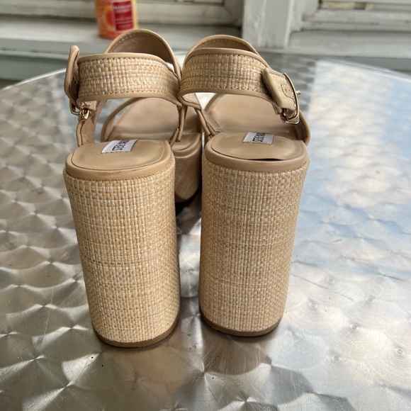 Steve Madden Stylish Tan Valory Platform Sandals — 9.5 Natural Raffia - Picture 7 of 11